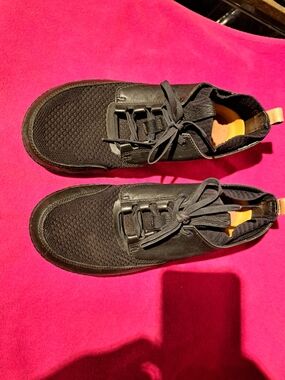 Clarks Men's Black Knit Lace-Up Sneakers with Tan Heel Pull
